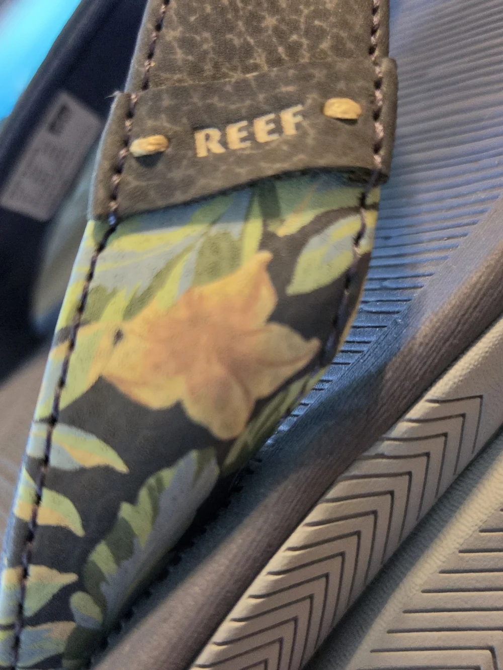 Reef Santa Ana Sandals Blue Floral Print Flip Flops Resortwear Vacation
